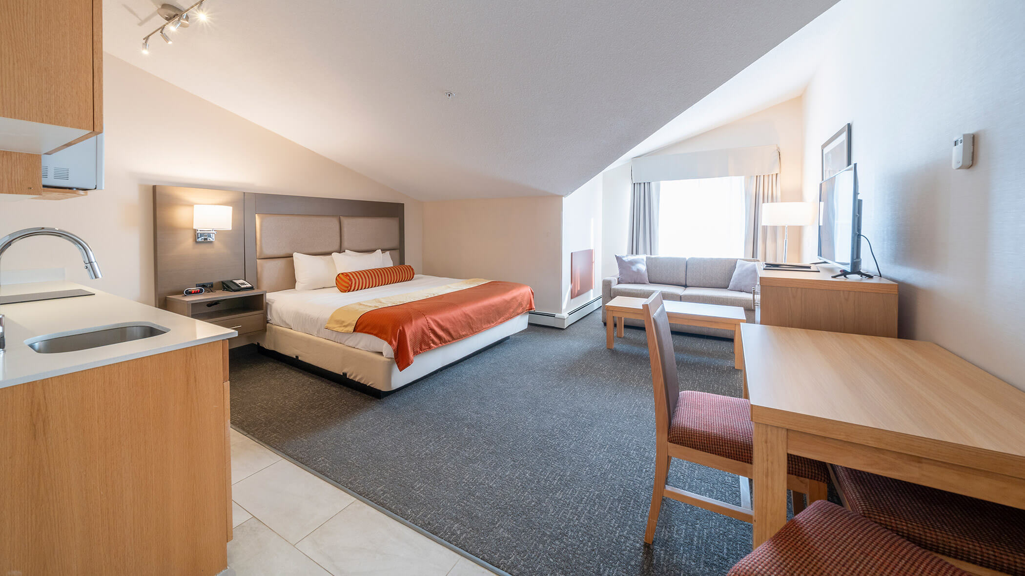 Comfort Studio with 1 King Size Bed and Twin Size Sofa Bed