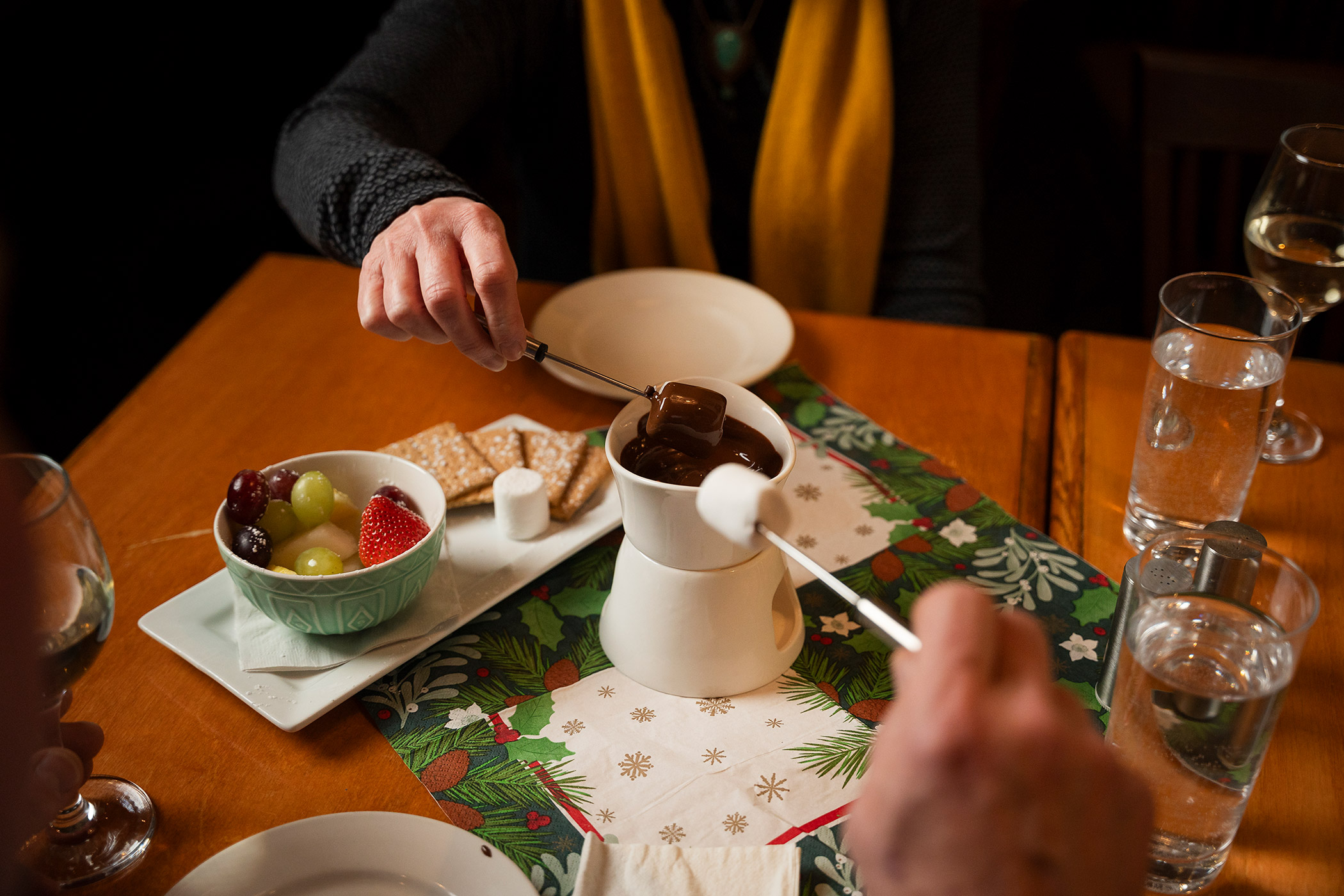 Chocolate fondue with fruit and marshmallows